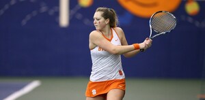 Sophomore Gabriela Knutson won handedly in No. 3 singles, breezing by with a 6-0, 6-1 victory. 